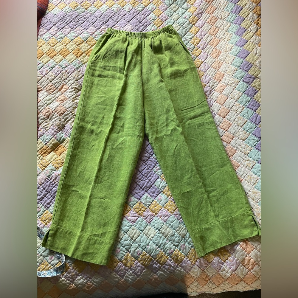 Cropped Green Linen Trousers